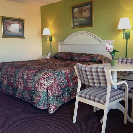 Holiday Terrace Inn - Pigeon Forge Exterior photo
