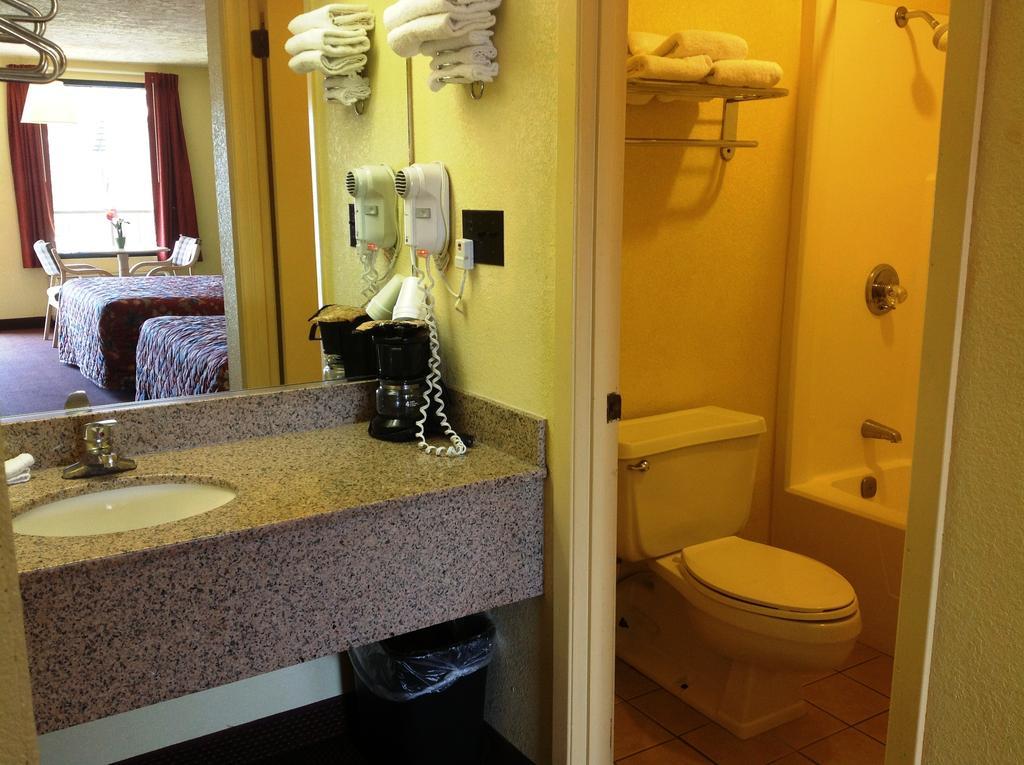 Holiday Terrace Inn - Pigeon Forge Room photo