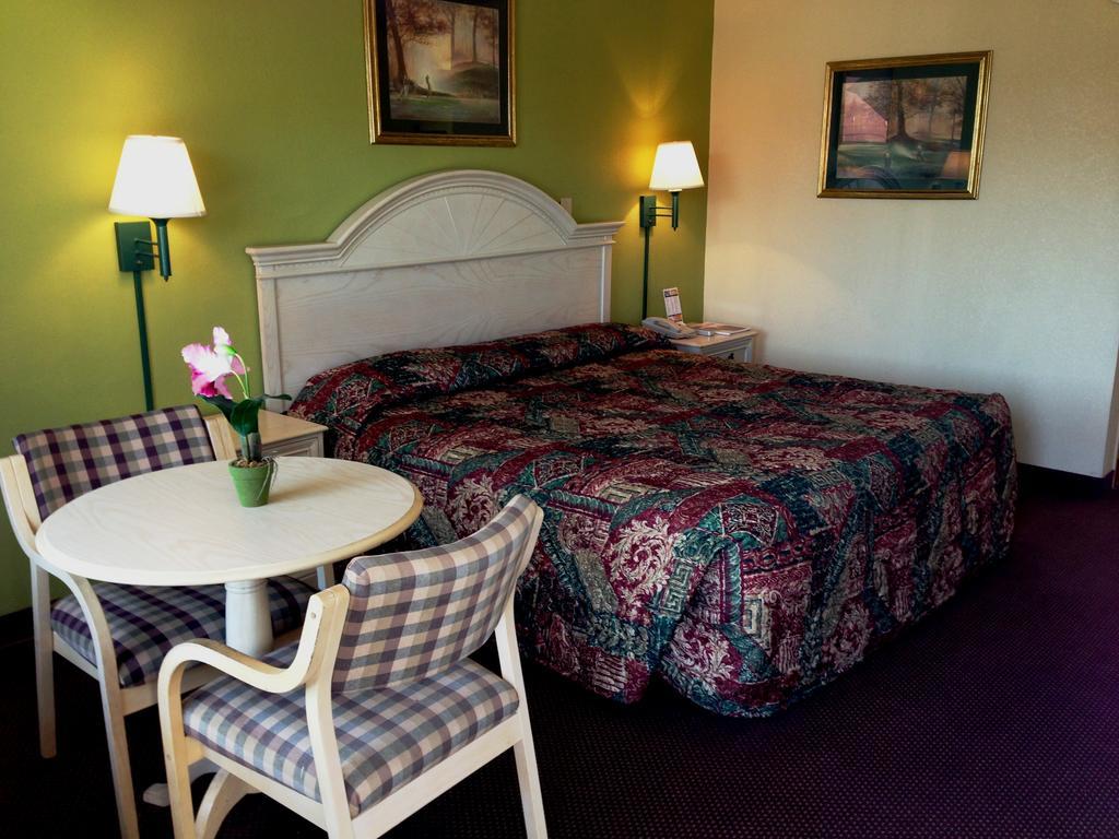 Holiday Terrace Inn - Pigeon Forge Room photo